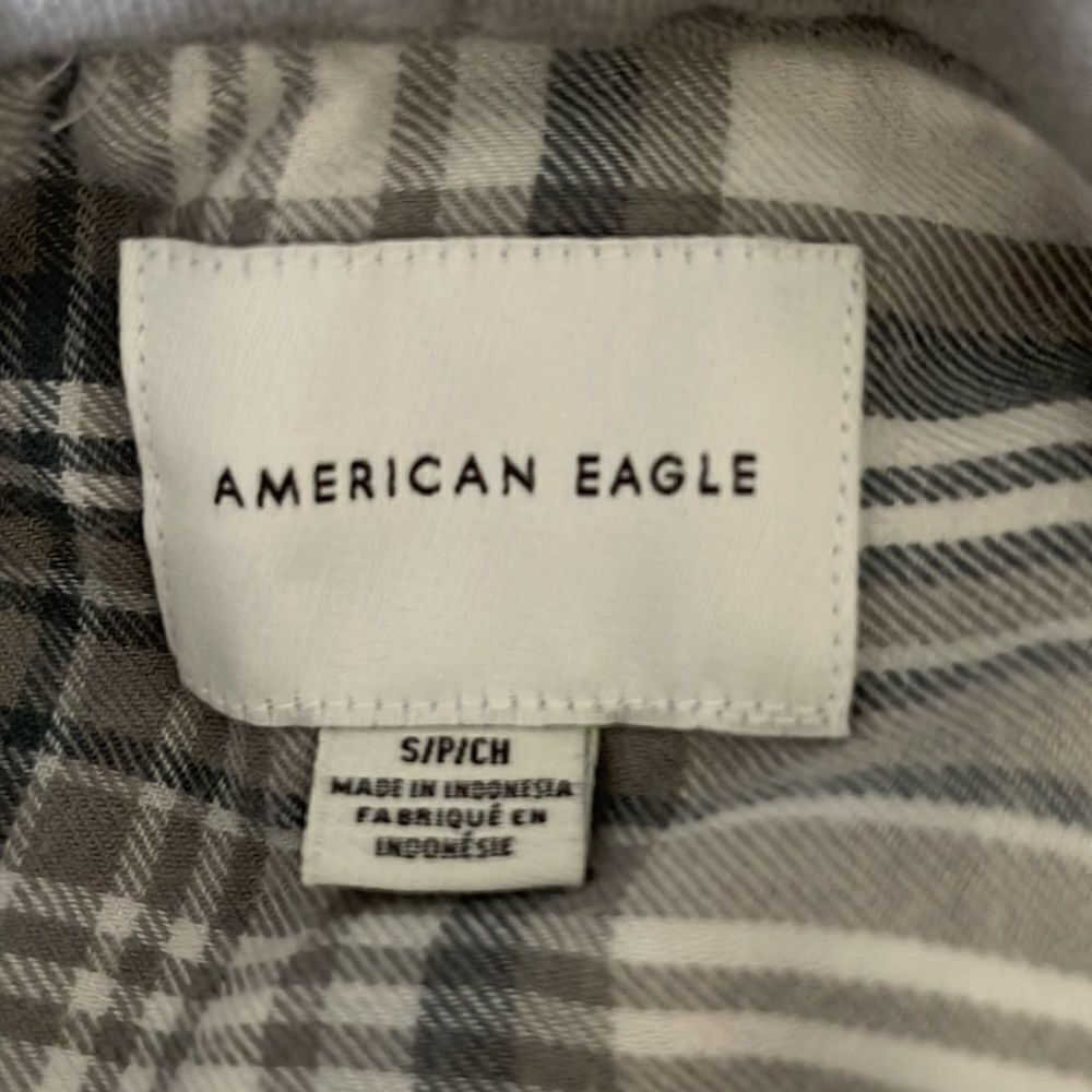 American Eagle Gray Plaid Button down crop top w/hood. Size Small - Picture 7 of 8